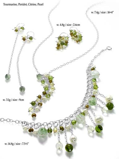  Pearl jewelllery wholesale China supplier supply jewelry set matched bracelet and earrings with green and clear gemstone inlaid 
